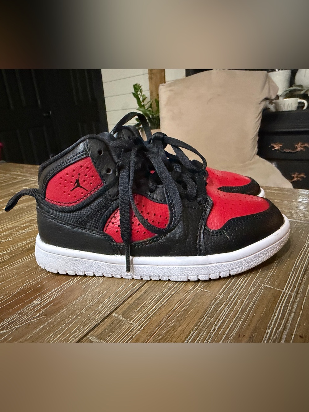 Jordan Kids Mid-Top Sneakers in Black & Red